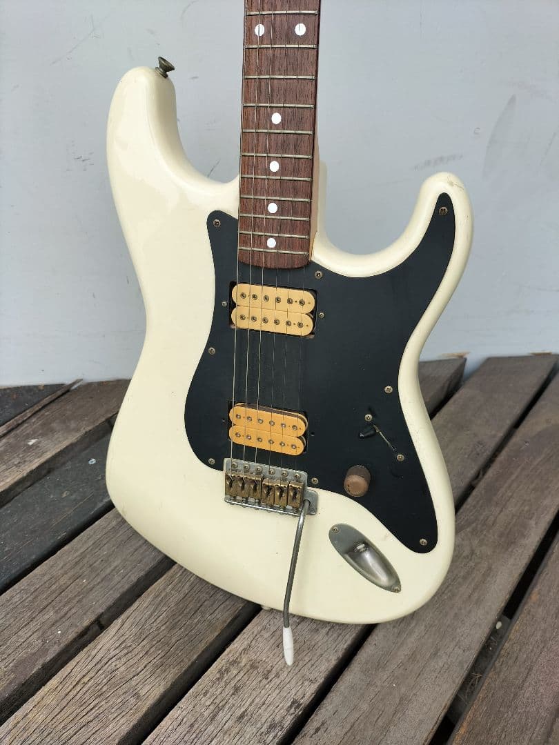 ギター JV Squier by Fender Stratocaster