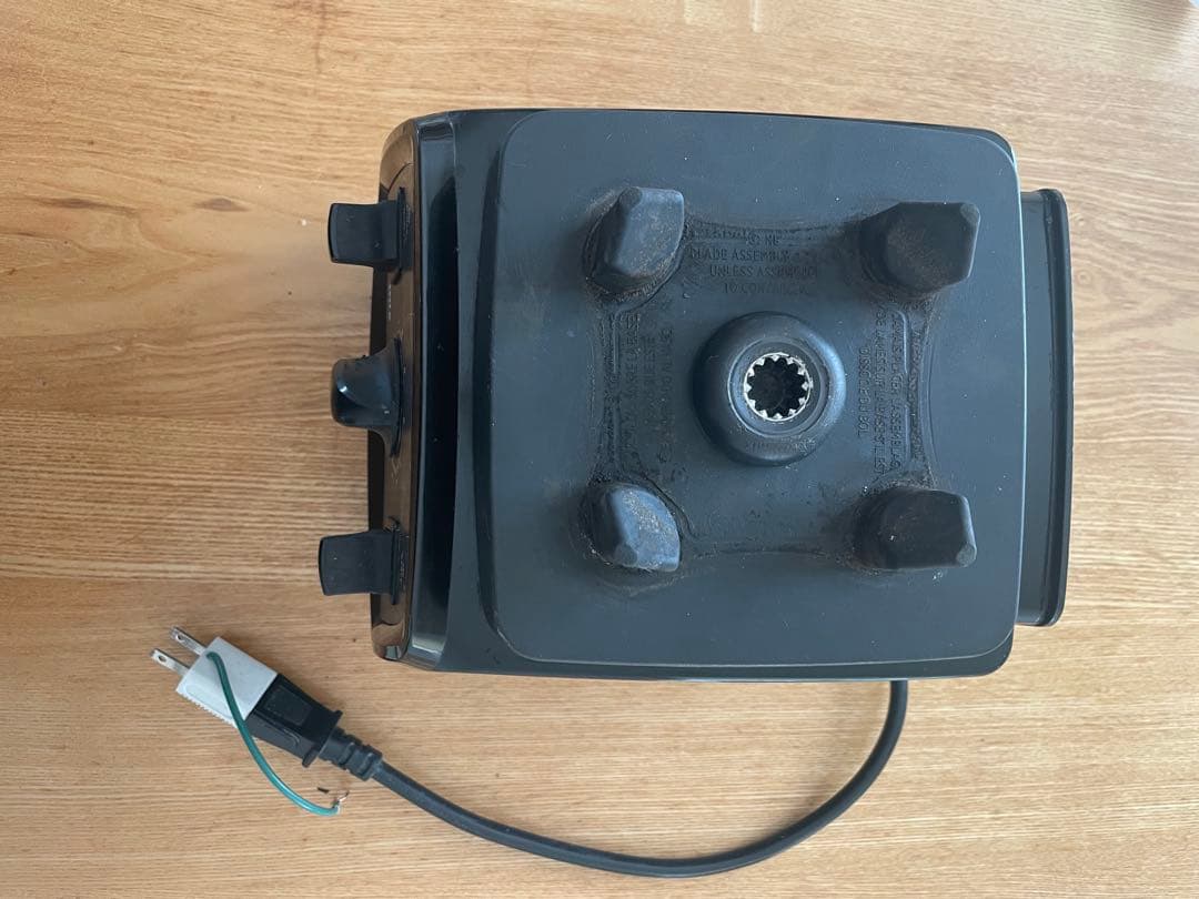 Vitamix Pro 300 本体 (コンテナとタンパーおまけ付き)