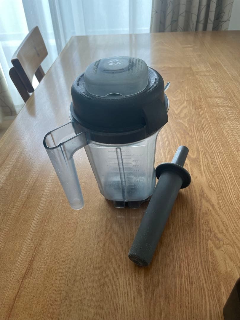 Vitamix Pro 300 本体 (コンテナとタンパーおまけ付き)